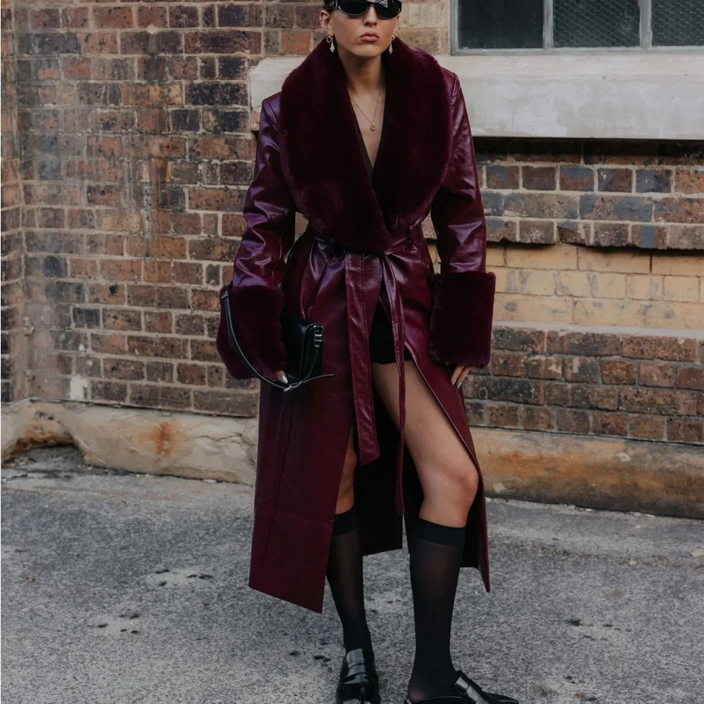 Meshki - BEC Faux Leather Trench Coat With Faux Fur (Cherry Red) - Picture 5 of 5